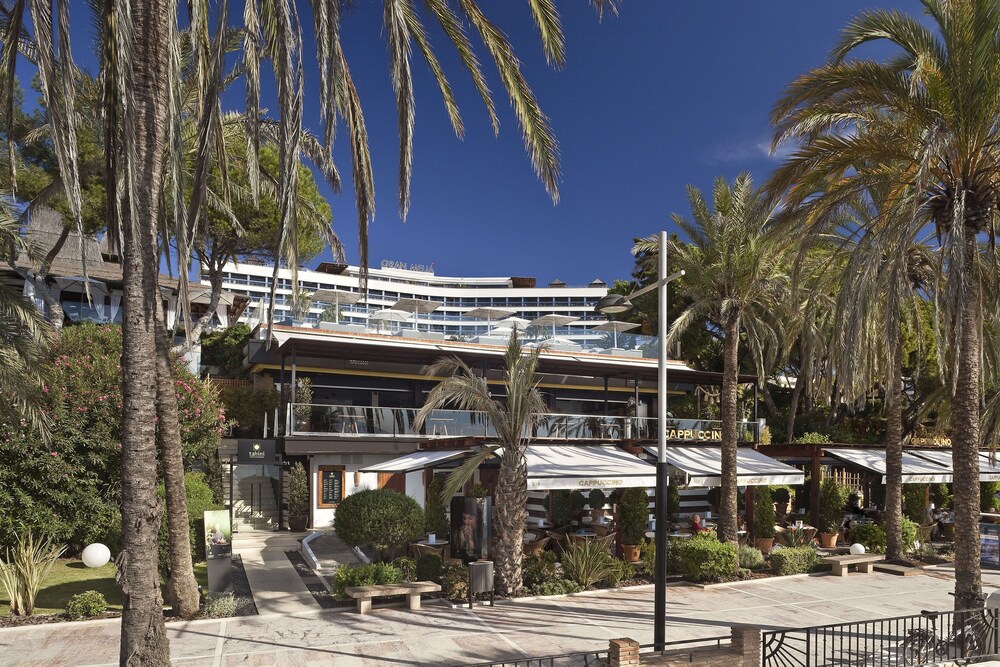 Hotel Bar