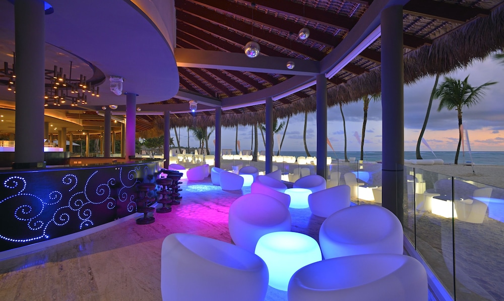 Poolside Bar