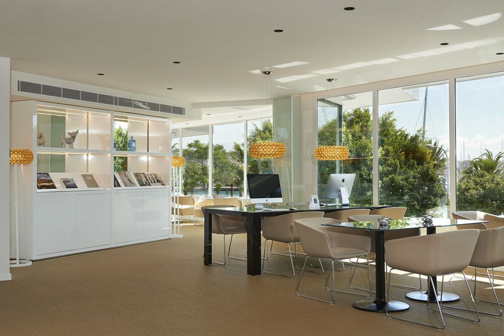 Executive Lounge