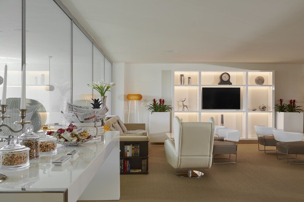 Executive Lounge