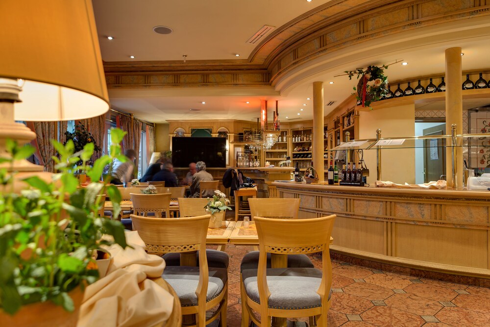 Hotel Bar