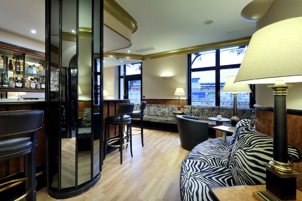 Hotel Bar