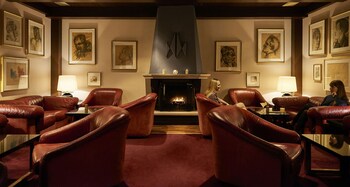 Hotel Bar