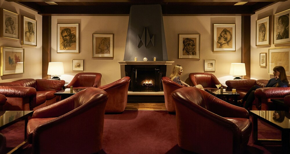 Hotel Bar