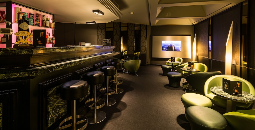 Hotel Bar