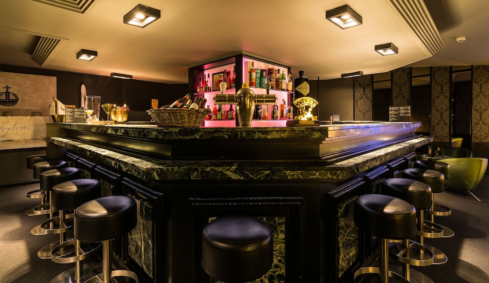 Hotel Bar