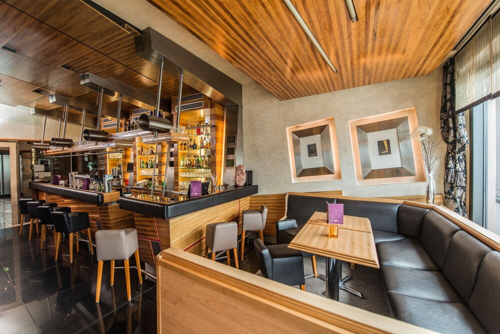 Hotel Bar