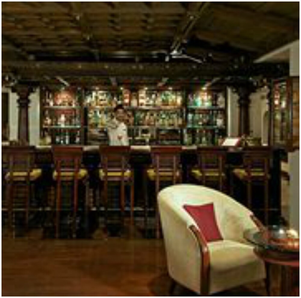 Hotel Bar