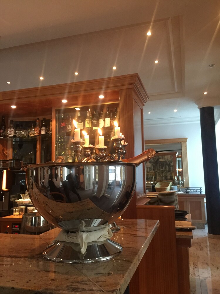 Hotel Bar