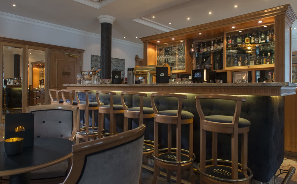 Hotel Bar