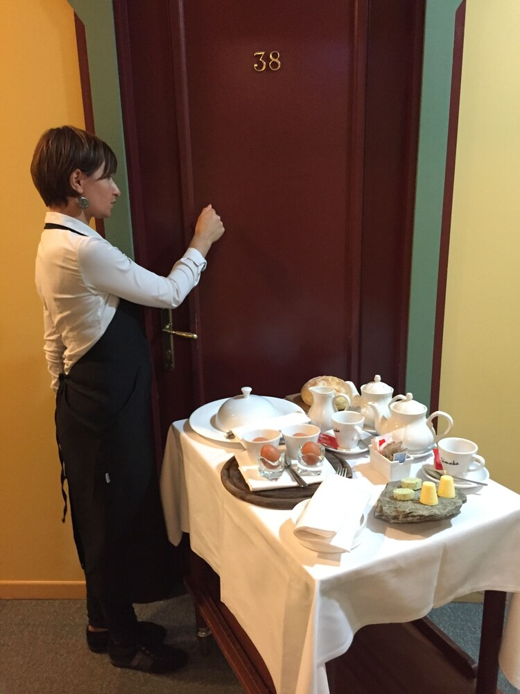 Room Service - Dining