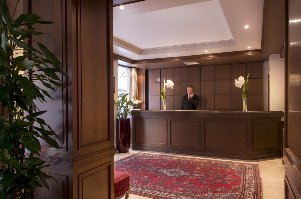 Concierge Desk