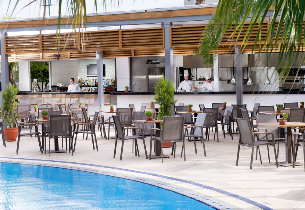 Poolside Bar