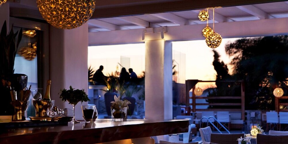 Hotel Bar