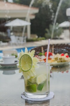 Poolside Bar