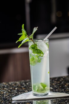 Hotel Bar