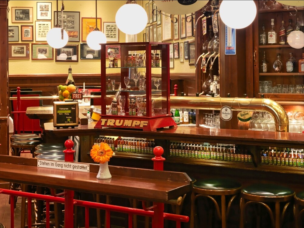 Hotel Bar