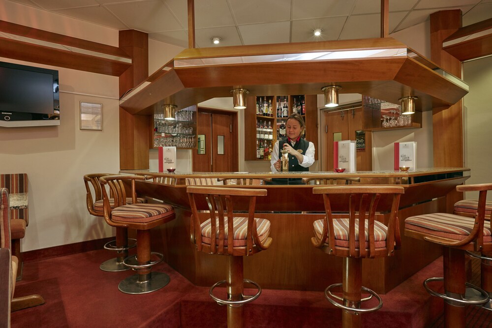 Hotel Bar