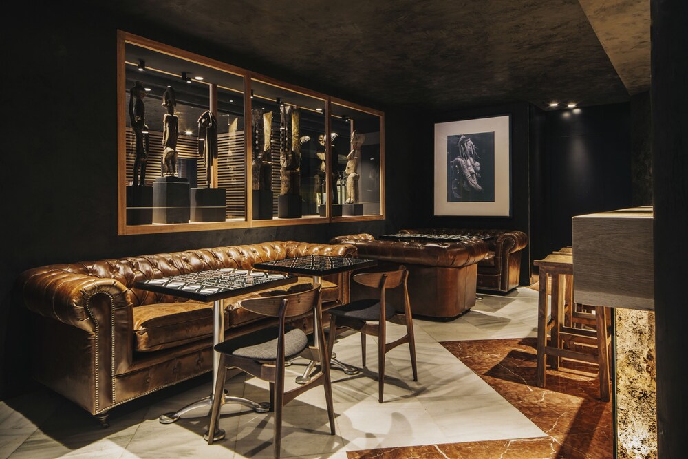 Hotel Lounge