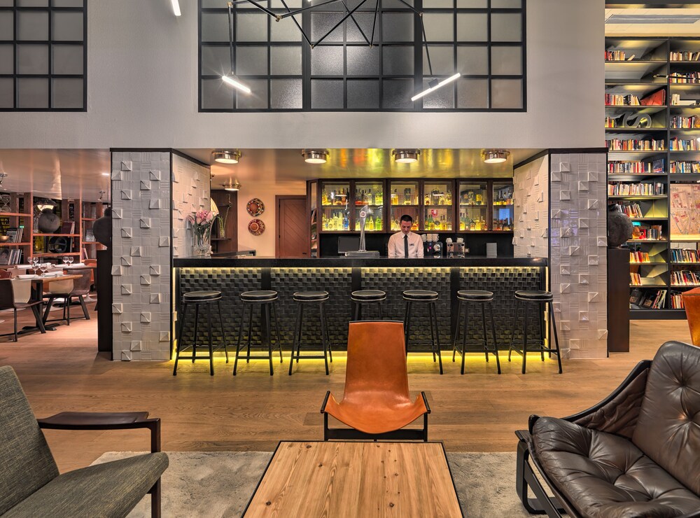 Hotel Bar