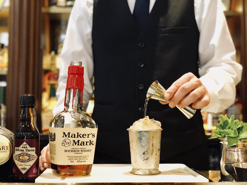 Hotel Bar