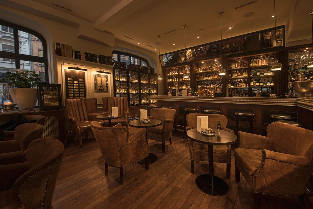 Hotel Bar