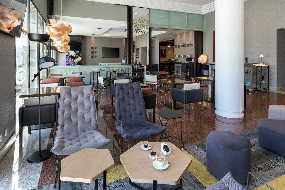 Hotel Lounge