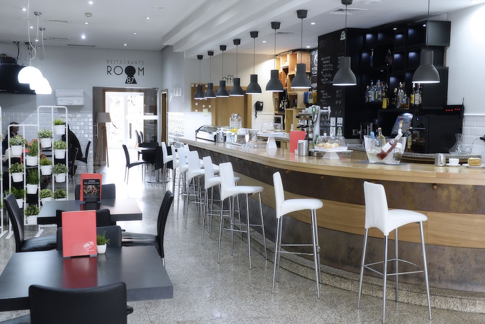 Hotel Bar