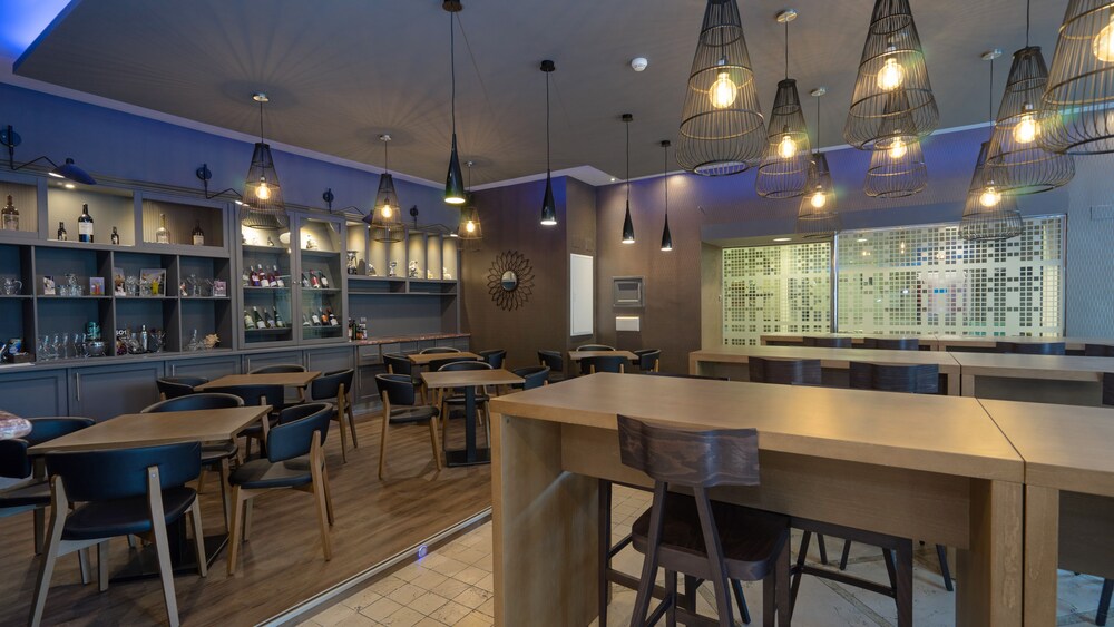 Hotel Bar