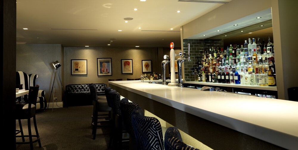 Hotel Bar