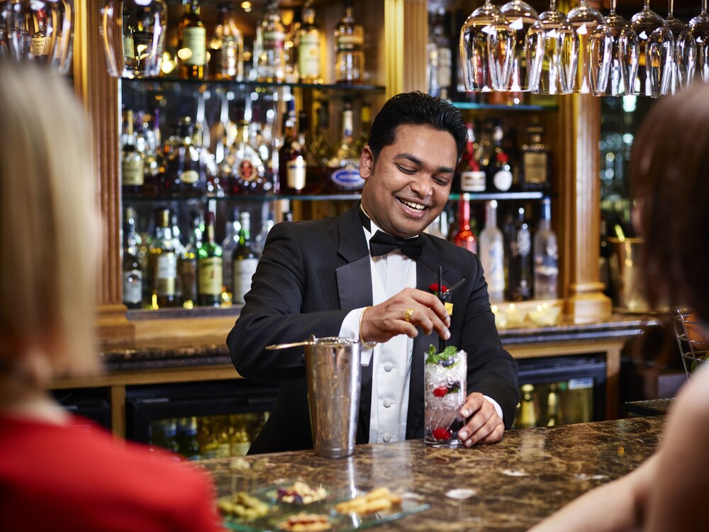 Hotel Bar