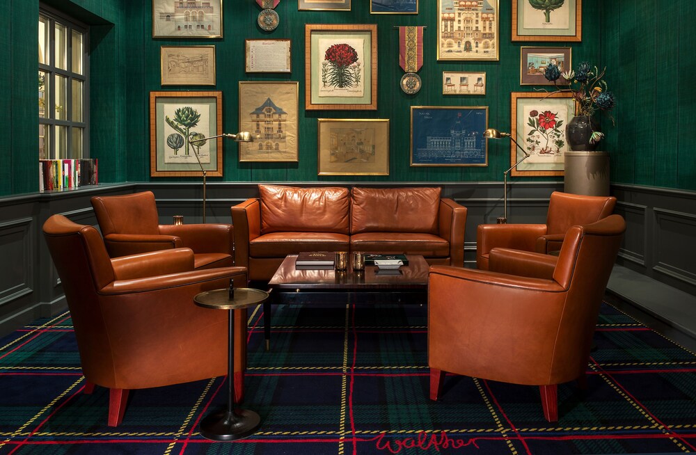Hotel Lounge