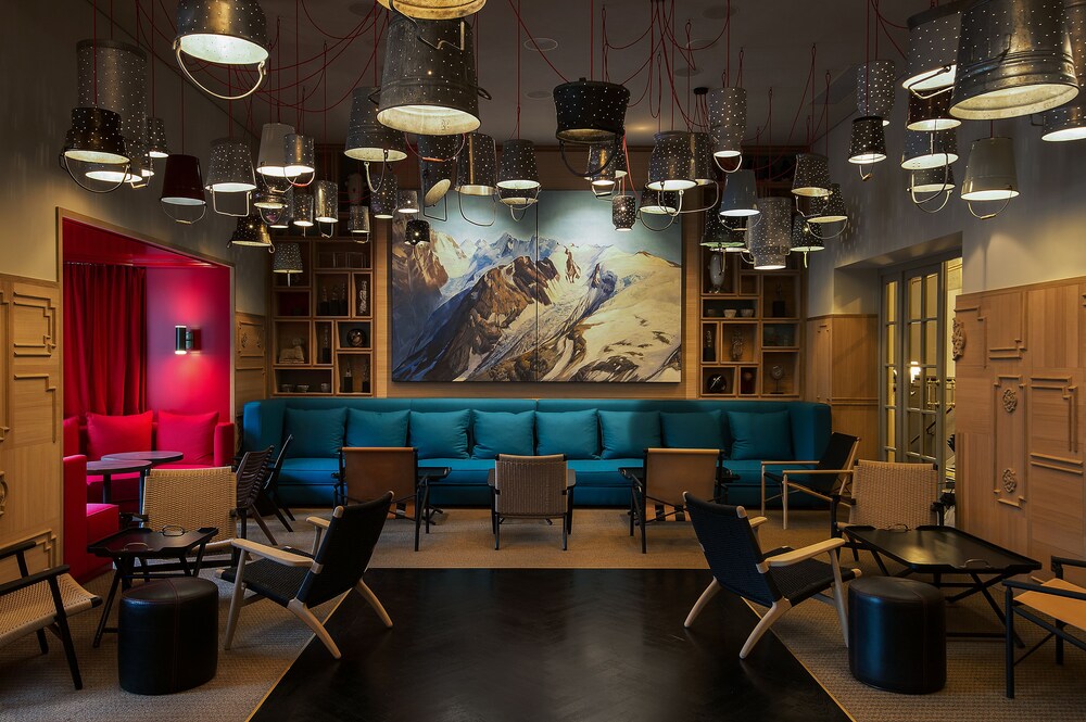 Hotel Lounge