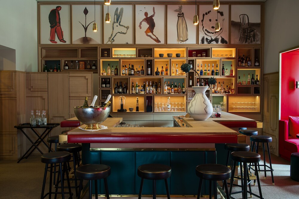 Hotel Bar