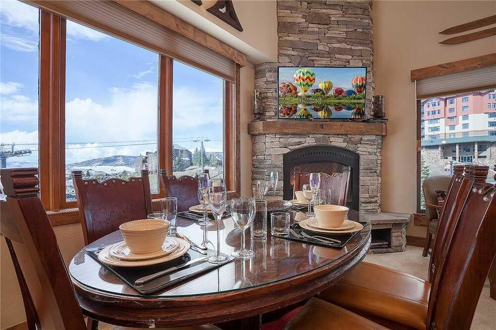 Condo, 2 Bedrooms, Valley View - In-Room Dining