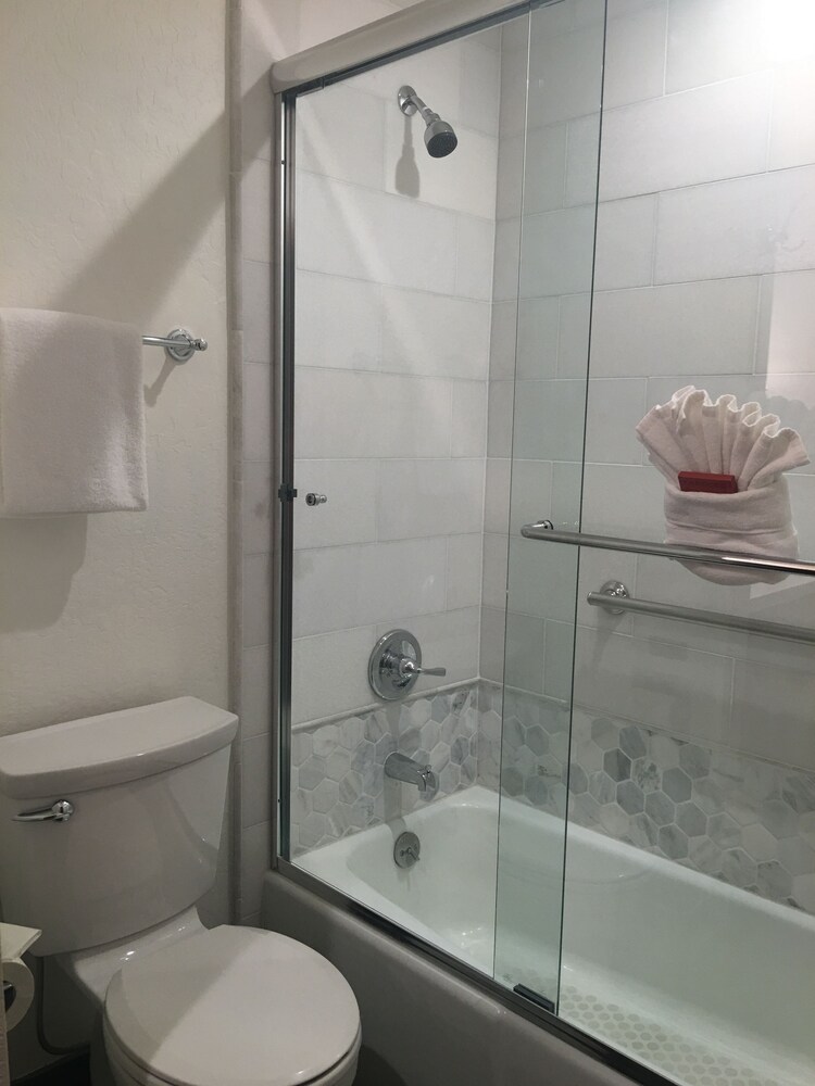 Cottage, 1 Bedroom, Kitchen (with Creek View, No A/C) - Bathroom