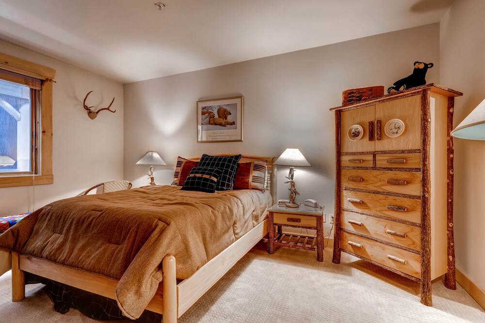 2 Bedrooms/Silver/Private Hot Tub - Guestroom
