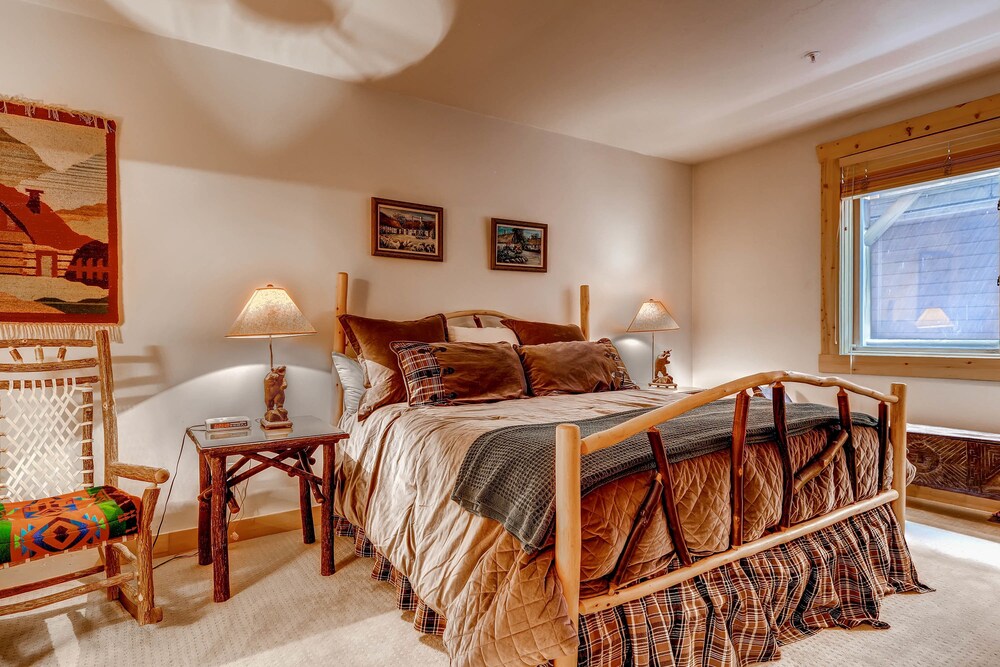 2 Bedrooms/Silver/Private Hot Tub - Guestroom