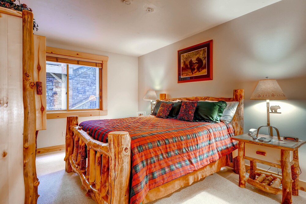 2 Bedrooms/Silver/No Hot Tub - Guestroom