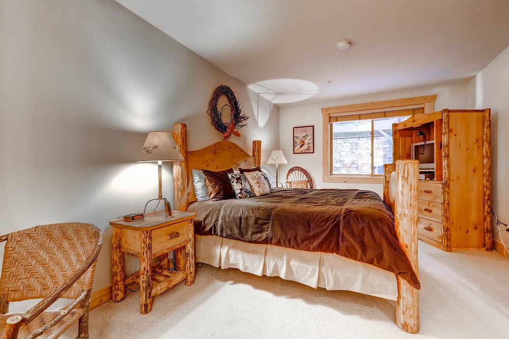 2 Bedrooms/Silver/No Hot Tub - Guestroom
