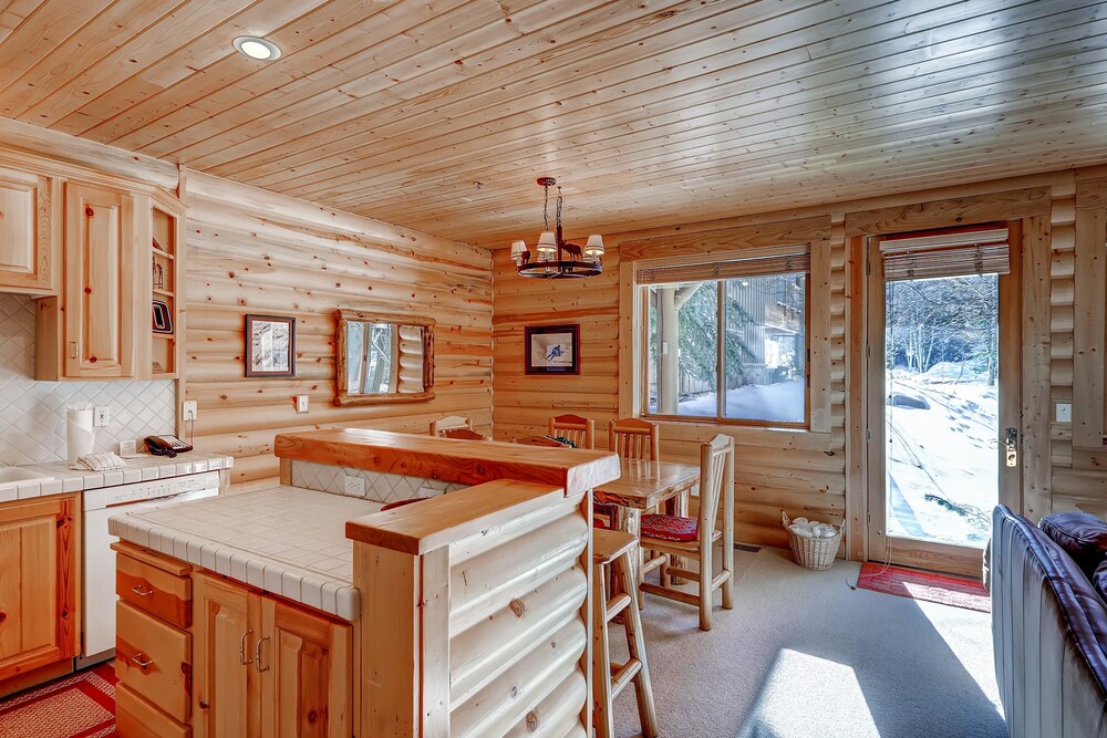 2 Bedrooms/Silver/No Hot Tub - In-Room Kitchen