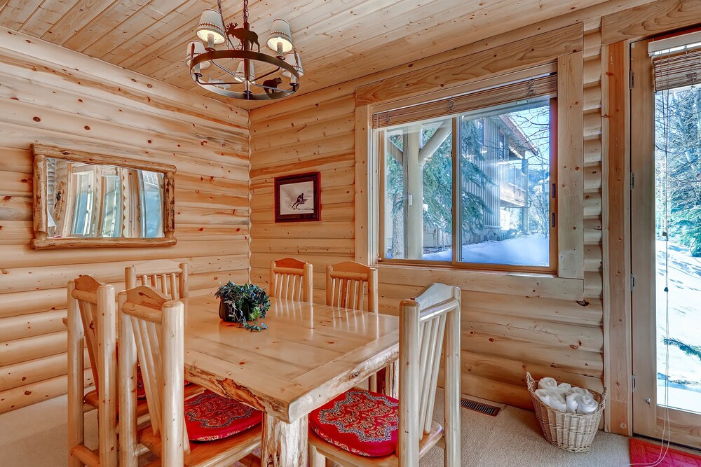 2 Bedrooms/Silver/No Hot Tub - In-Room Kitchen