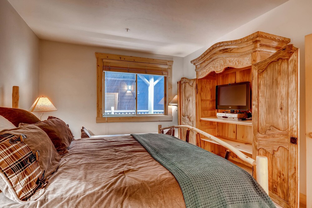 2 Bedrooms/Silver/Private Hot Tub - Guestroom