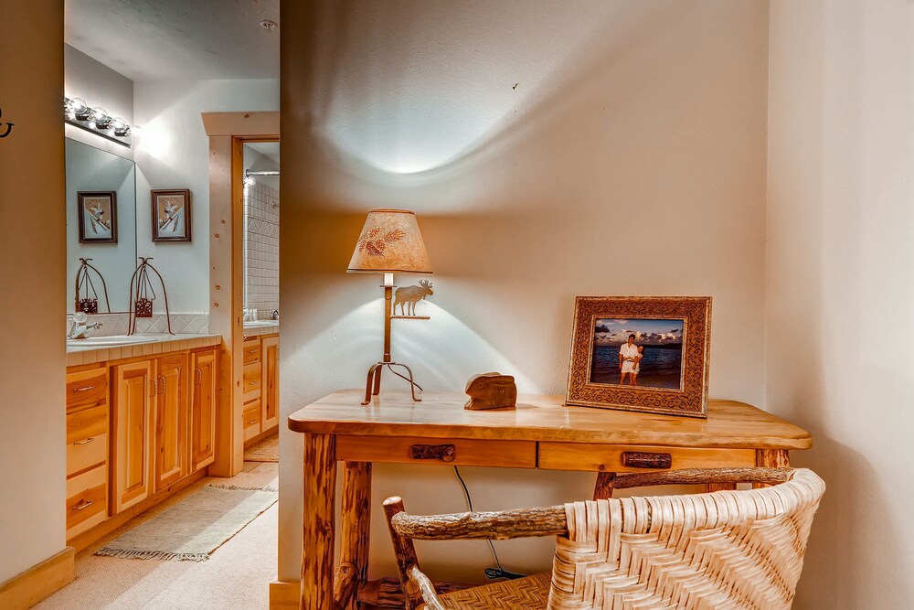 2 Bedrooms/Silver/No Hot Tub - In-Room Business Center