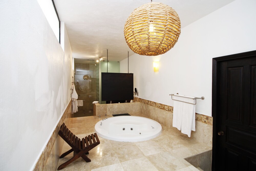 Jetted Tub