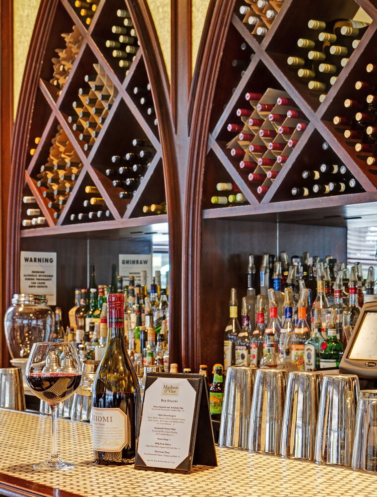 Hotel Bar