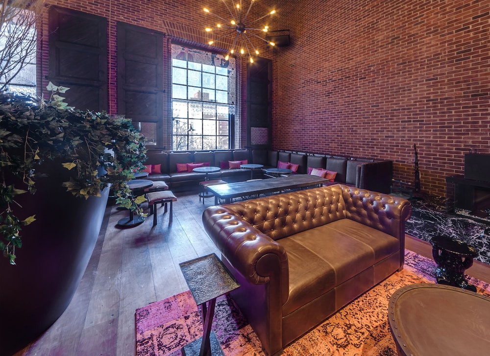 Hotel Lounge