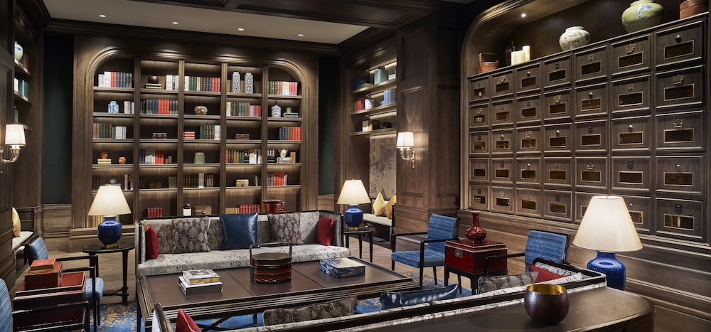 Hotel Lounge