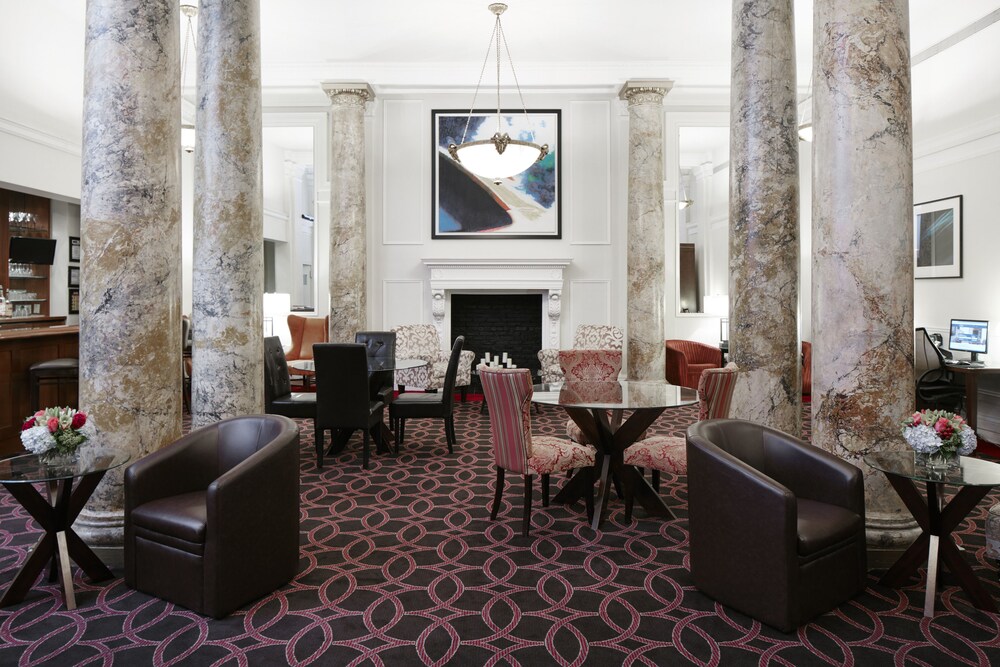 Lounge executive