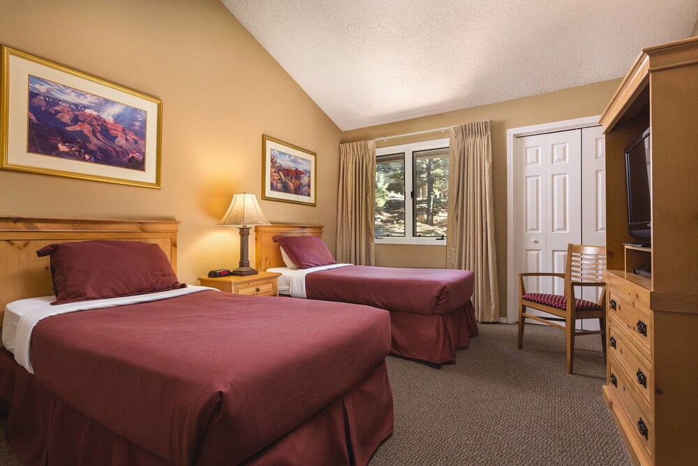 Deluxe Condo, 2 Bedrooms, Kitchen - Guestroom